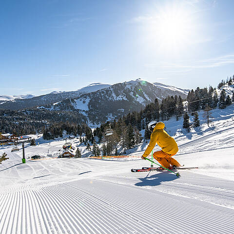 Skifahren auf der Turracher Höhe bei Sonnenschein © Christoph Rossmann_MBN Tourismus