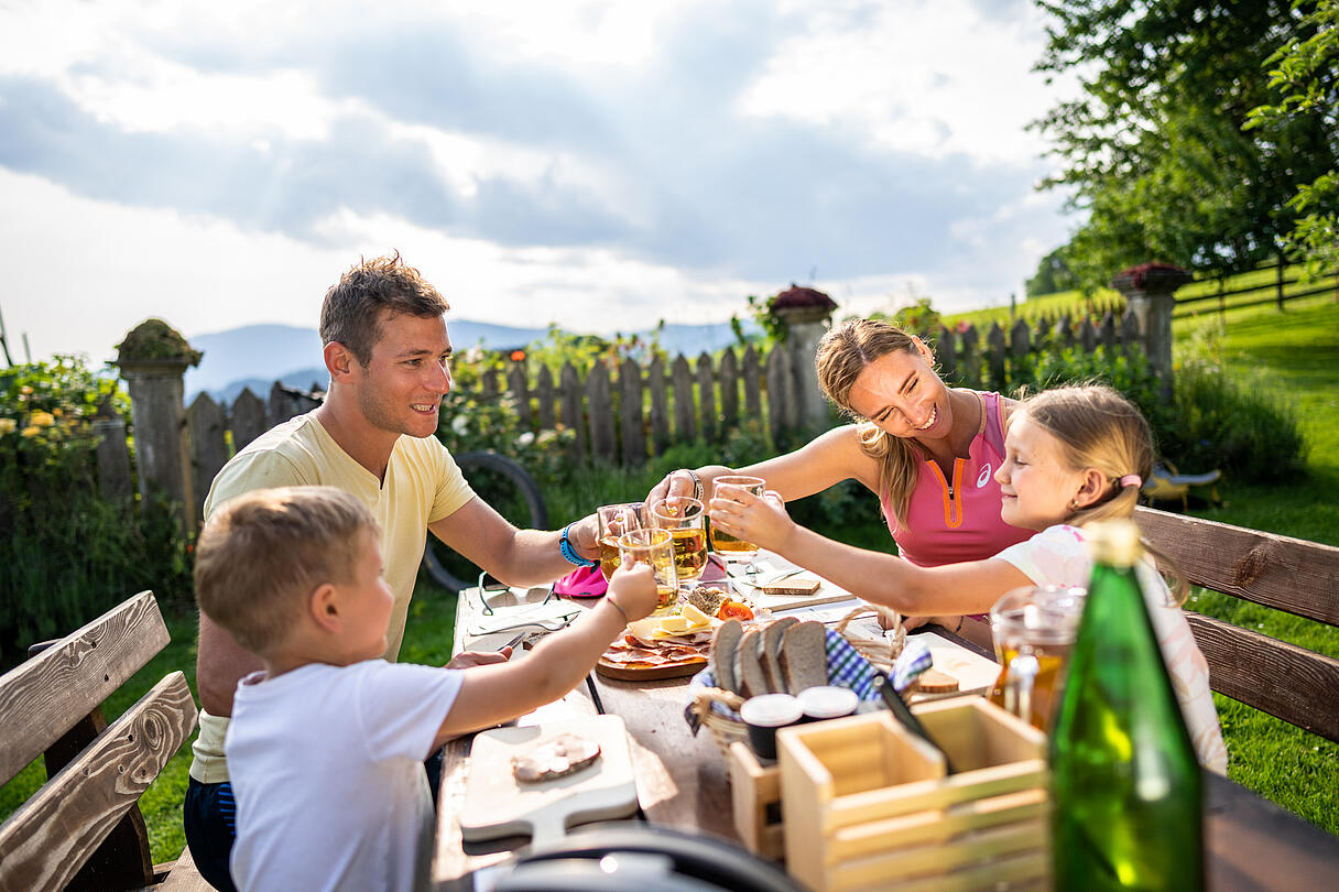 Genussbiken mit der ganzen Familie  © Gert Perauer_MBN Tourismus