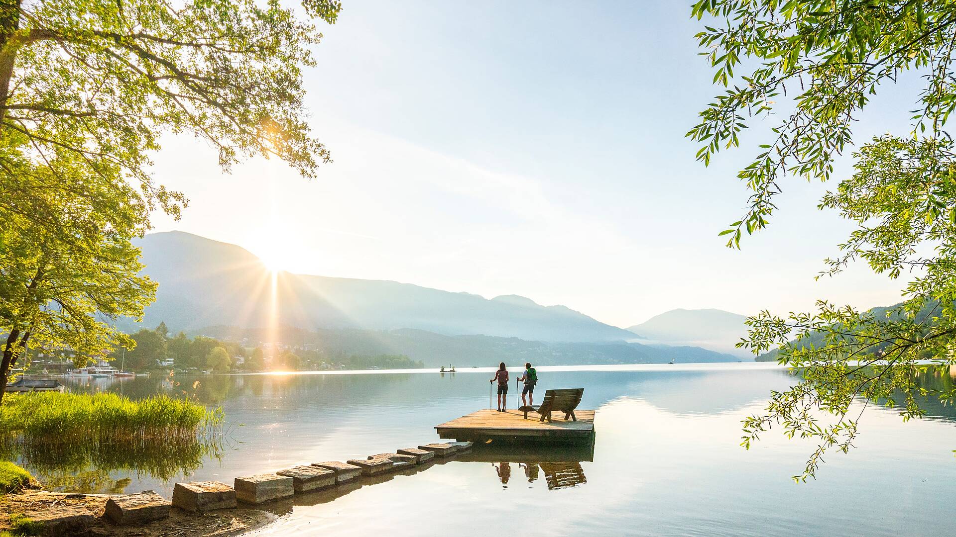Ein friedlicher Moment auf dem Via Paradiso Wanderweg, mit Blick auf die umliegenden Berge © Gert Perauer_MBN Tourismus