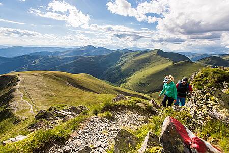 Thru hiking – the entire trail with luggage service