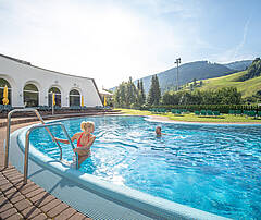 Außenbecken Römertherme © Mathias Prägant_MBN Tourismis