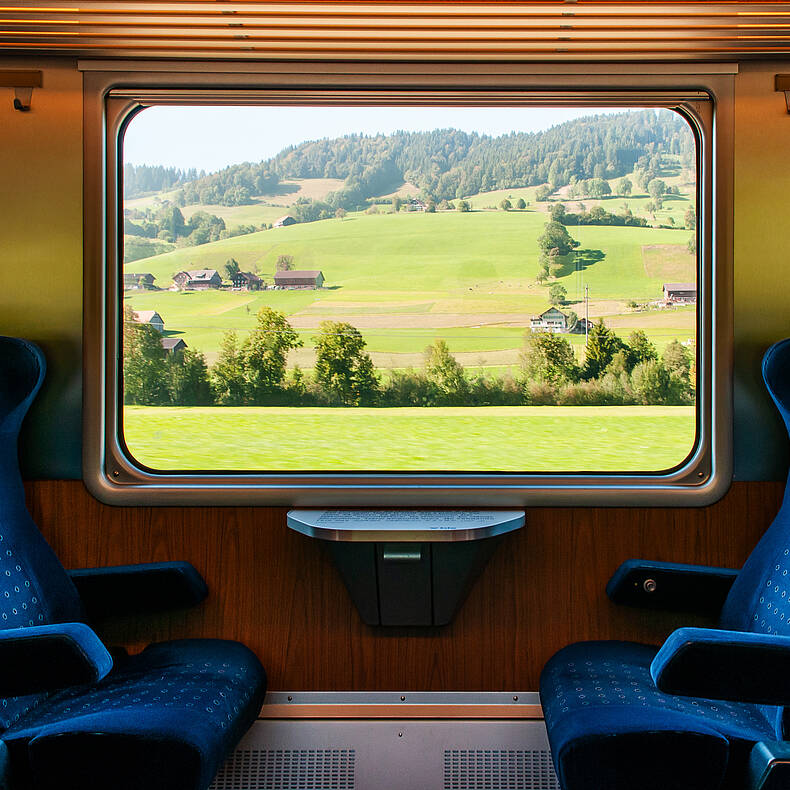 Anreise mit dem Zug © AdobeStock - PixHound