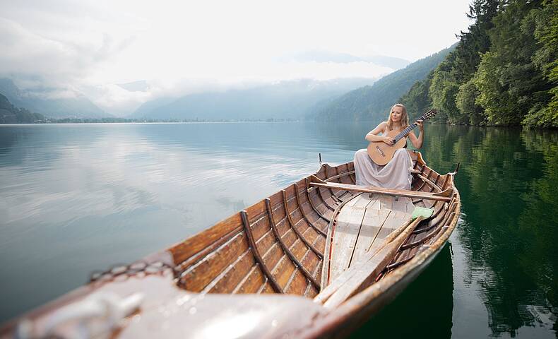 Gitarrenspiel auf dem See © Andreas Siebenhofer_MBN Tourismus
