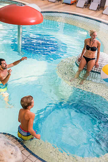 Wunderschöne Innenansicht der Therme St. Kathrein mit ihren luxuriösen Pools © Gert Perauer