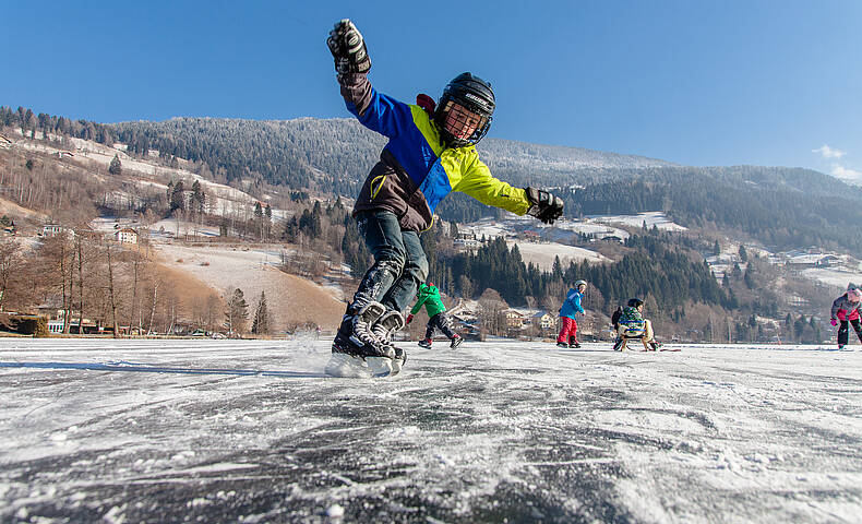 Eislaufen am zugefrorenen Brennsee © Mathias Prägant_MBN Tourismus