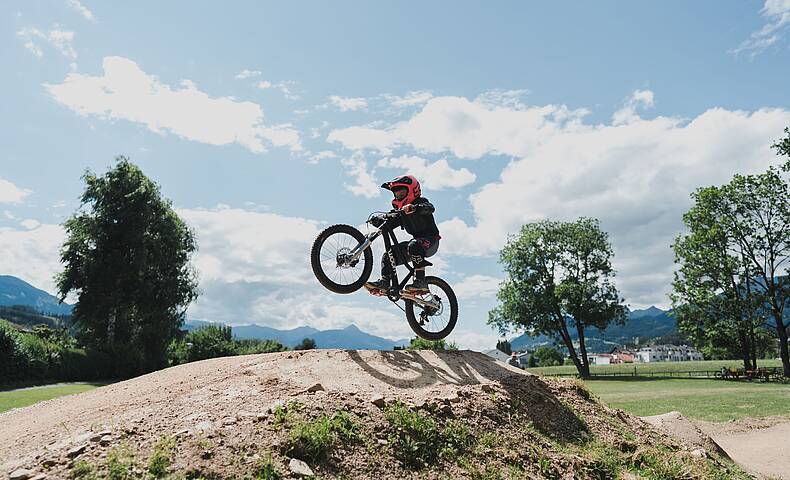 Radfahren mit Familie im Bikepark in Seeboden  ©  Daniela Ebner_MBN Tourismus
