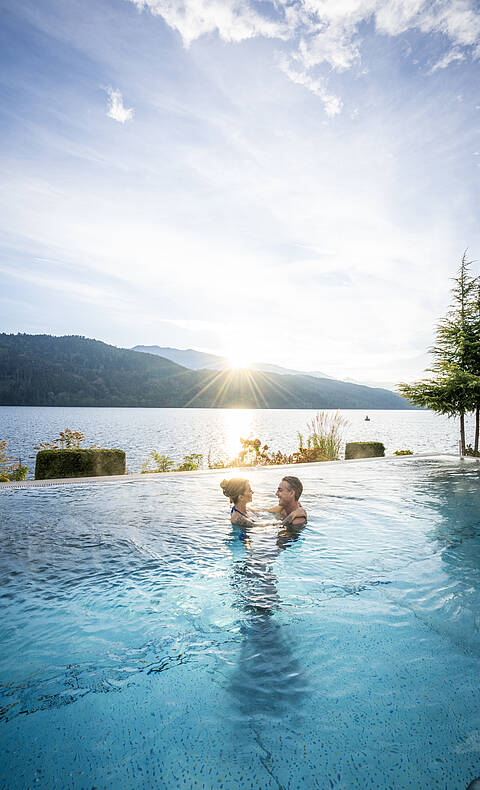 Morgendliche Ruhe am Badehaus in Millstatt, mit einem leichten Nebel über dem See © Gert Perauer_Badehaus Millstätter See