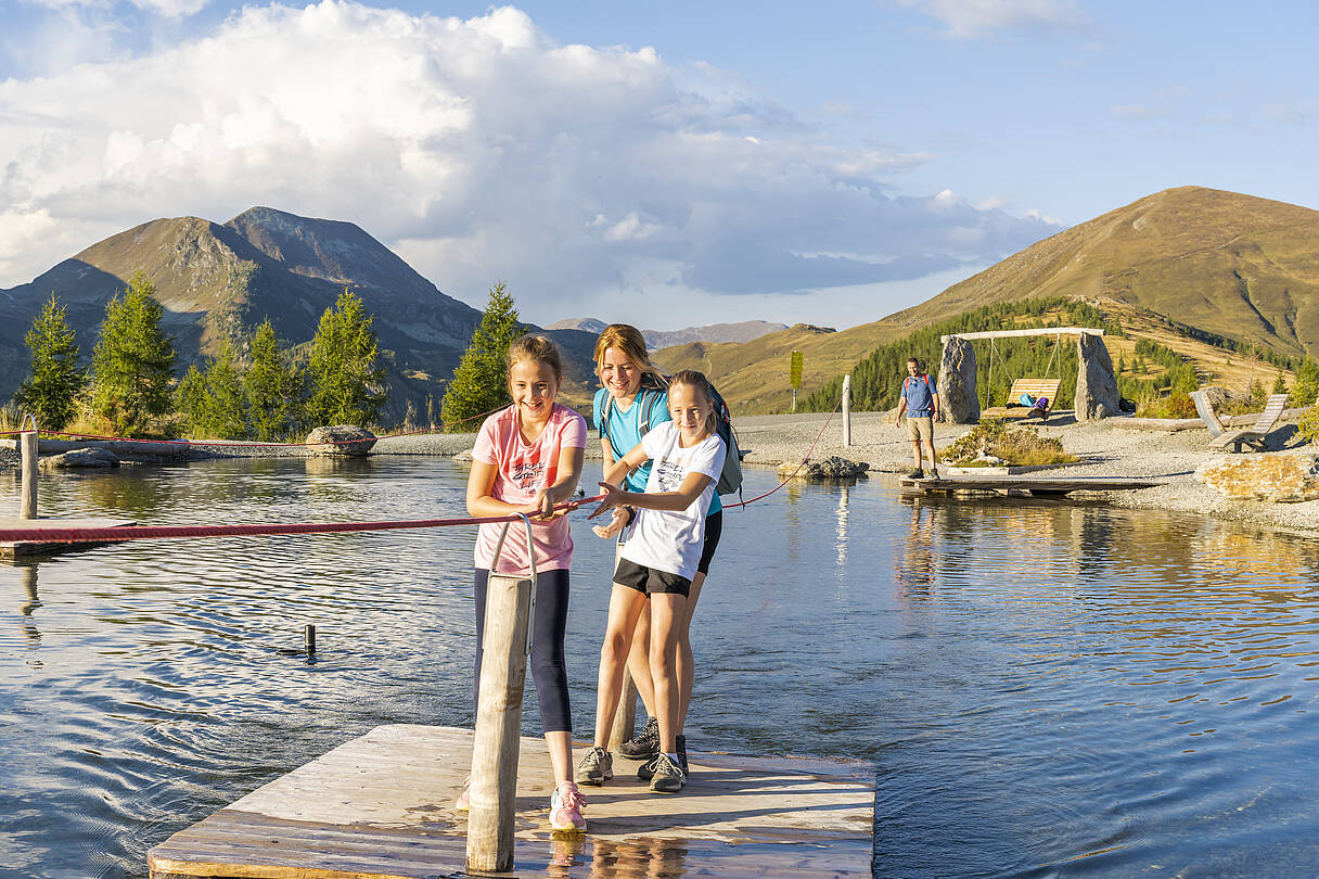 Flosfahrt über den Bergsee ©Franz Gerdl_MBN Tourismus