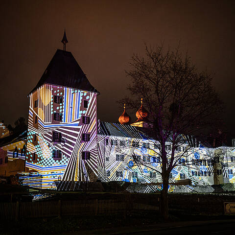 Lichtinstallation am Stift Millstatt beim Lichtweg in Millstatt im Advent